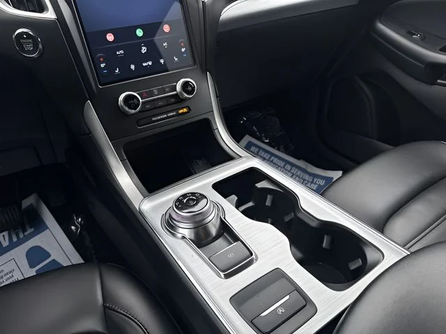 Used 2022 Black Ford SEL image 17