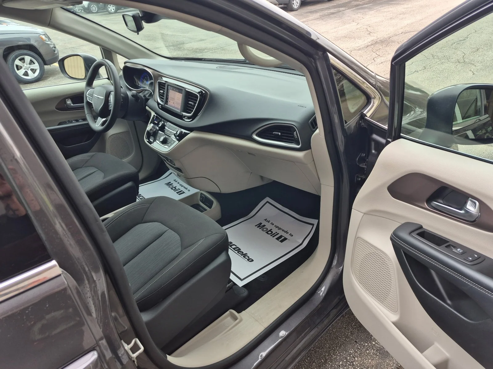 Used 2023 GRAY Chrysler LX image 9