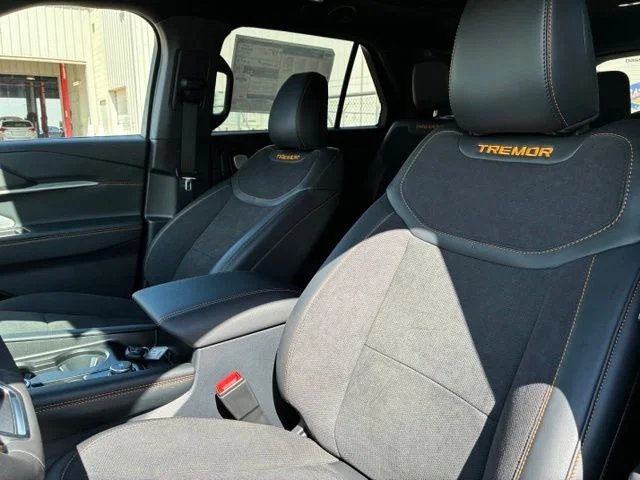 New 2026 Carbonized Gray Metallic Ford Tremor image 8