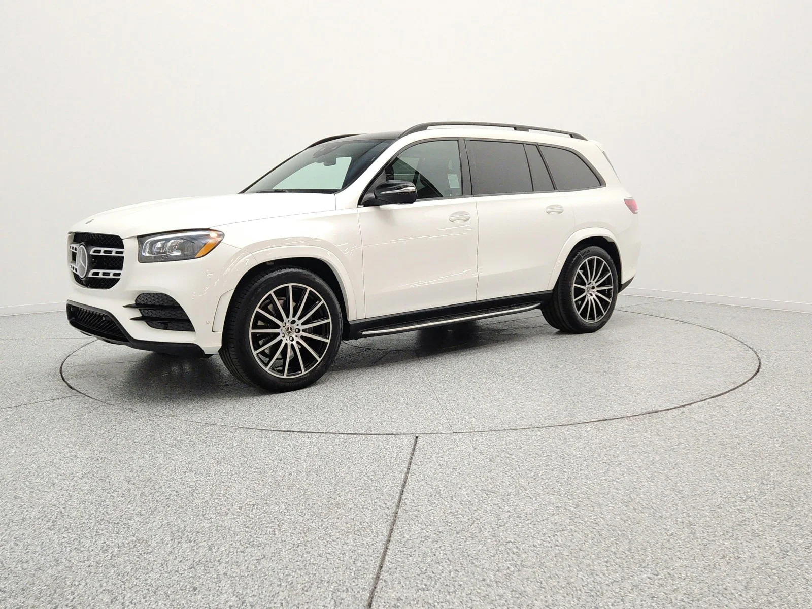 Used 2023 MANUFAKTUR Diamond White Metallic Mercedes-Benz GLS 450 4MATIC® SUV image 1