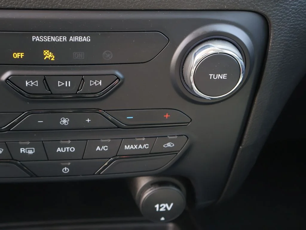 Used 2023 Silver Ford XLT image 29