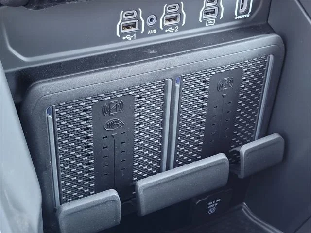 New 2026 Bright White Clear-Coat Exterior Paint RAM Laramie image 21