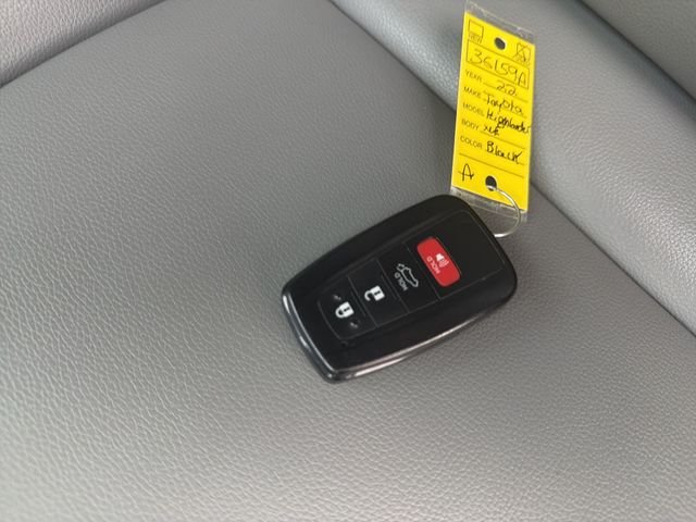 Used 2022 Black Toyota XLE image 35