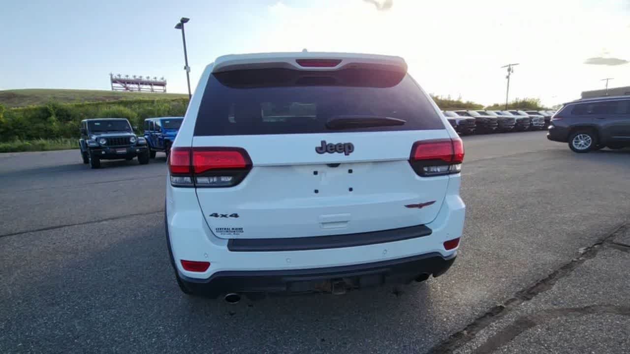 Used 2018 Bright White Clearcoat Jeep Trailhawk image 8