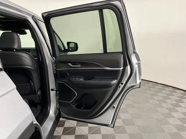 Used 2026 Silver Jeep Limited image 41