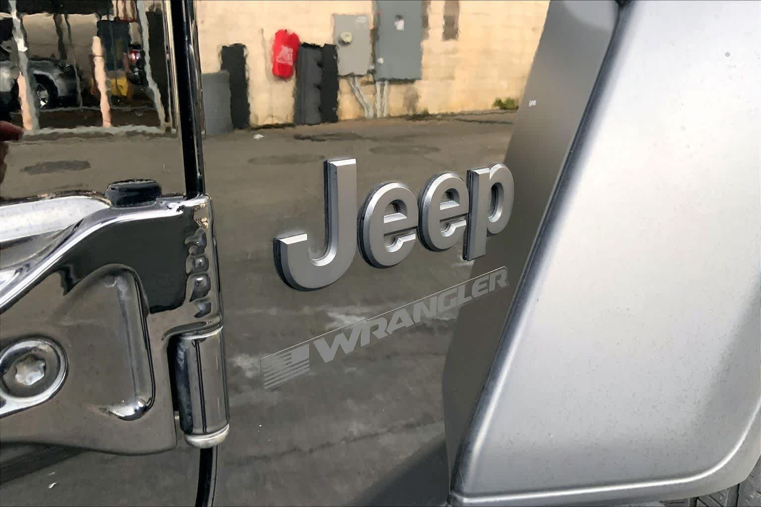 Used 2023 Black Clearcoat Jeep Sport Altitude image 31