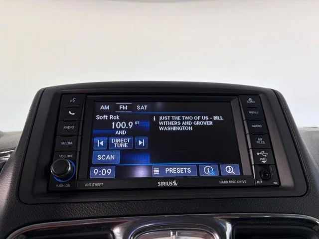 Used 2013 White Chrysler Touring image 20