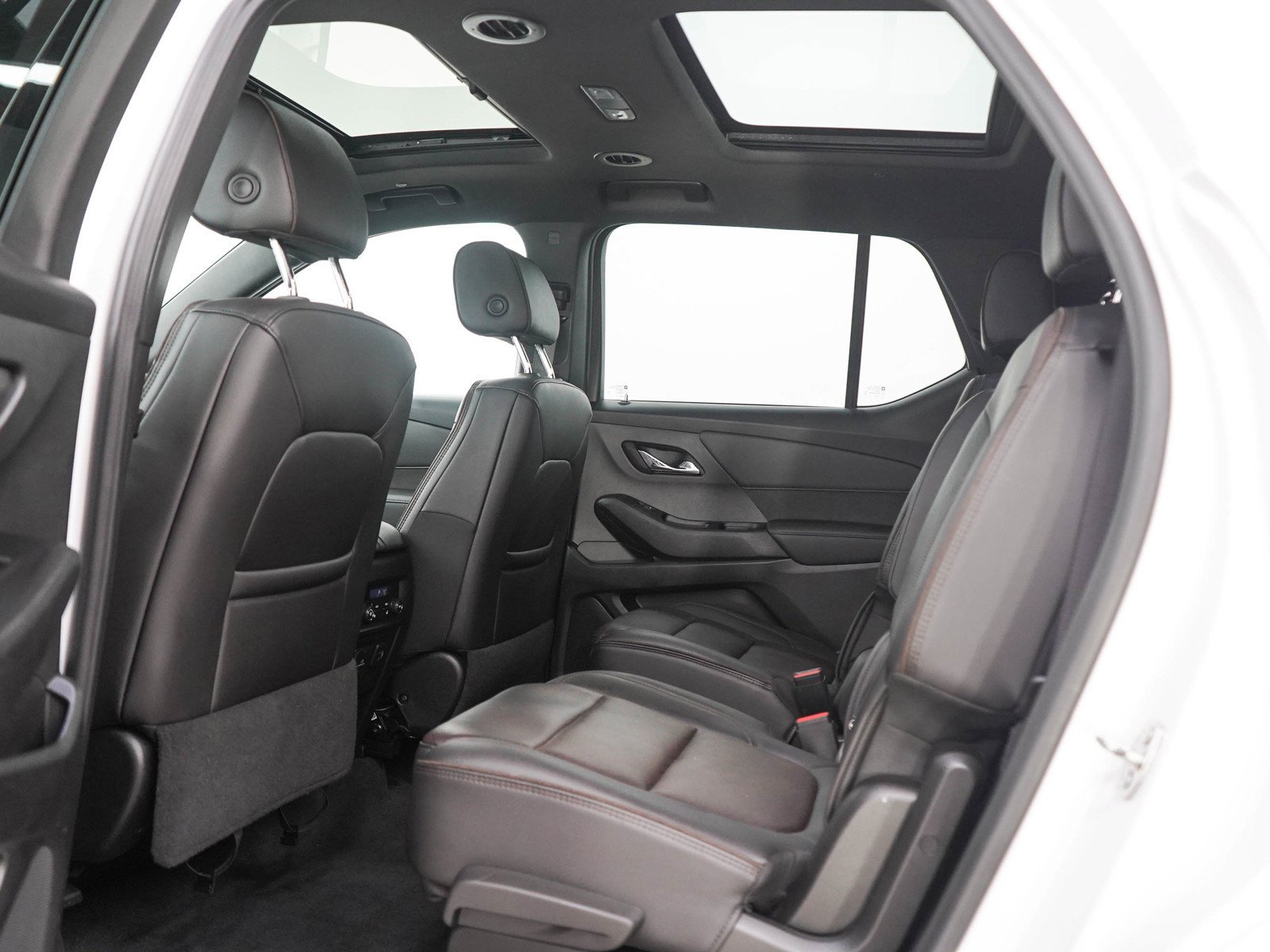 Used 2023 IRIDESCENT PEARL TRICOAT Chevrolet High Country image 19