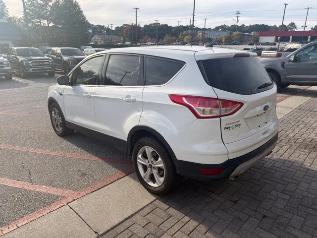 Used 2016 Oxford White Ford SE image 3