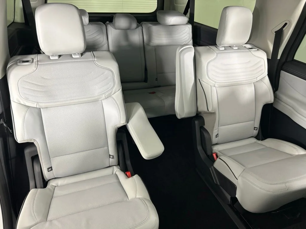 New 2026 Star White Metallic Tri-Coat Ford MAX Platinum® image 29