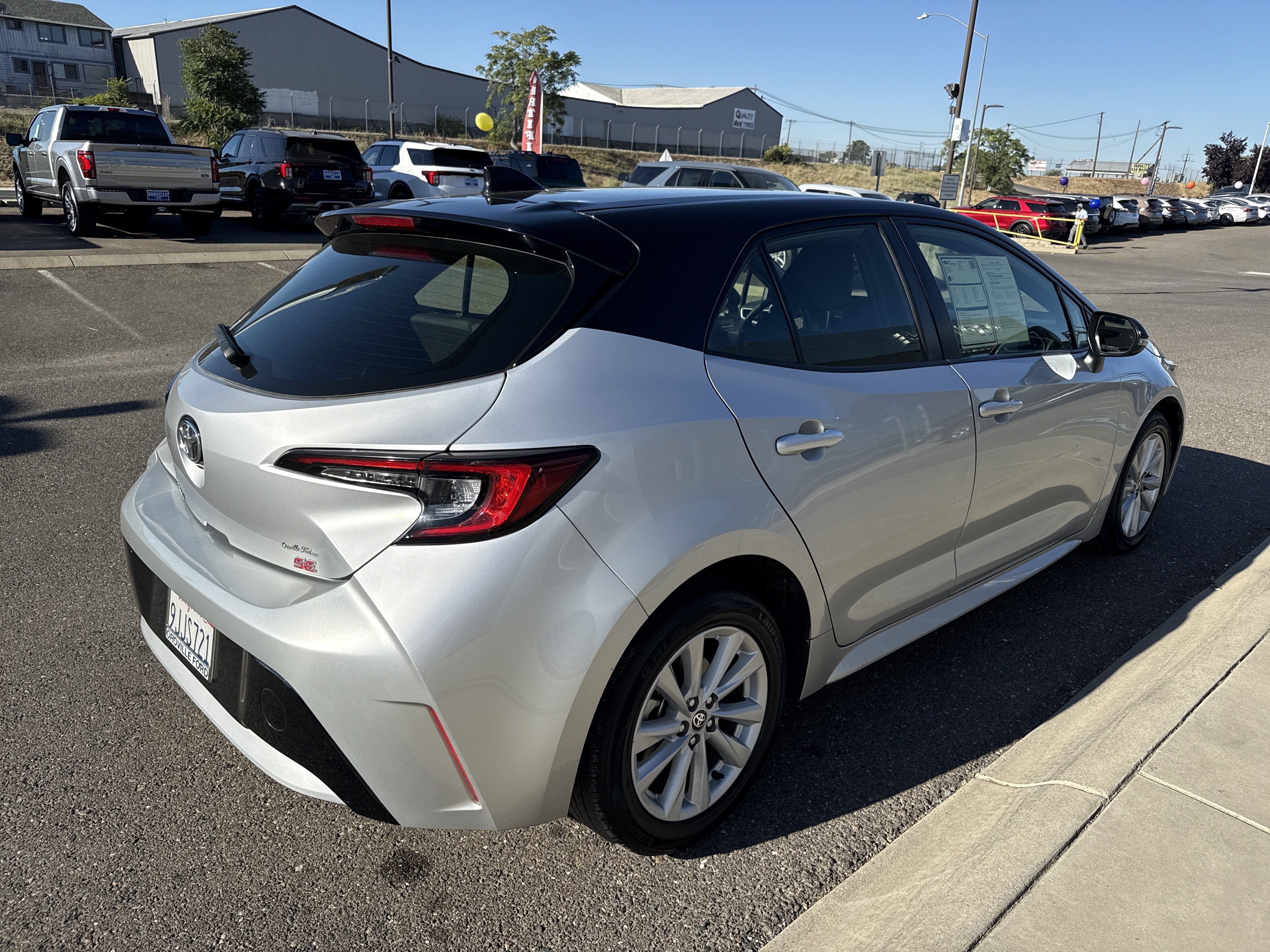 Certified Used 2023 Classic Silver / Midnight Black Metallic Toyota SE image 5