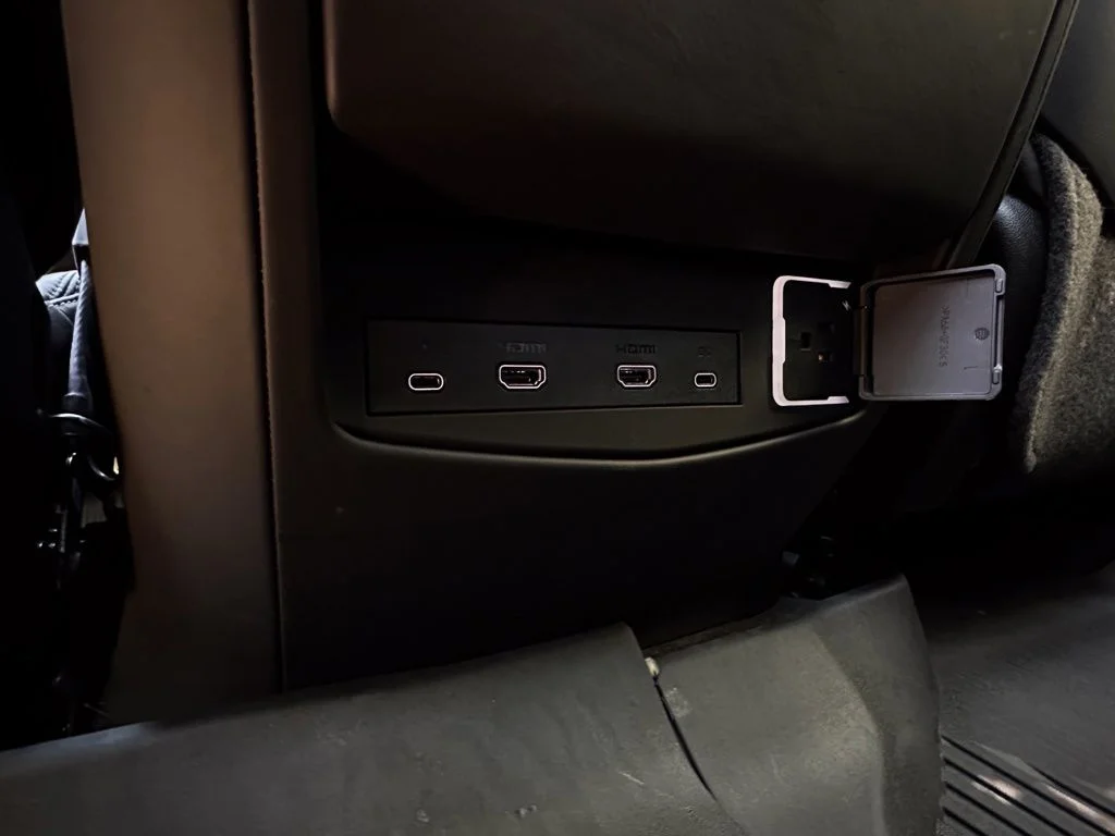 Used 2025 White Cadillac V-Series image 25