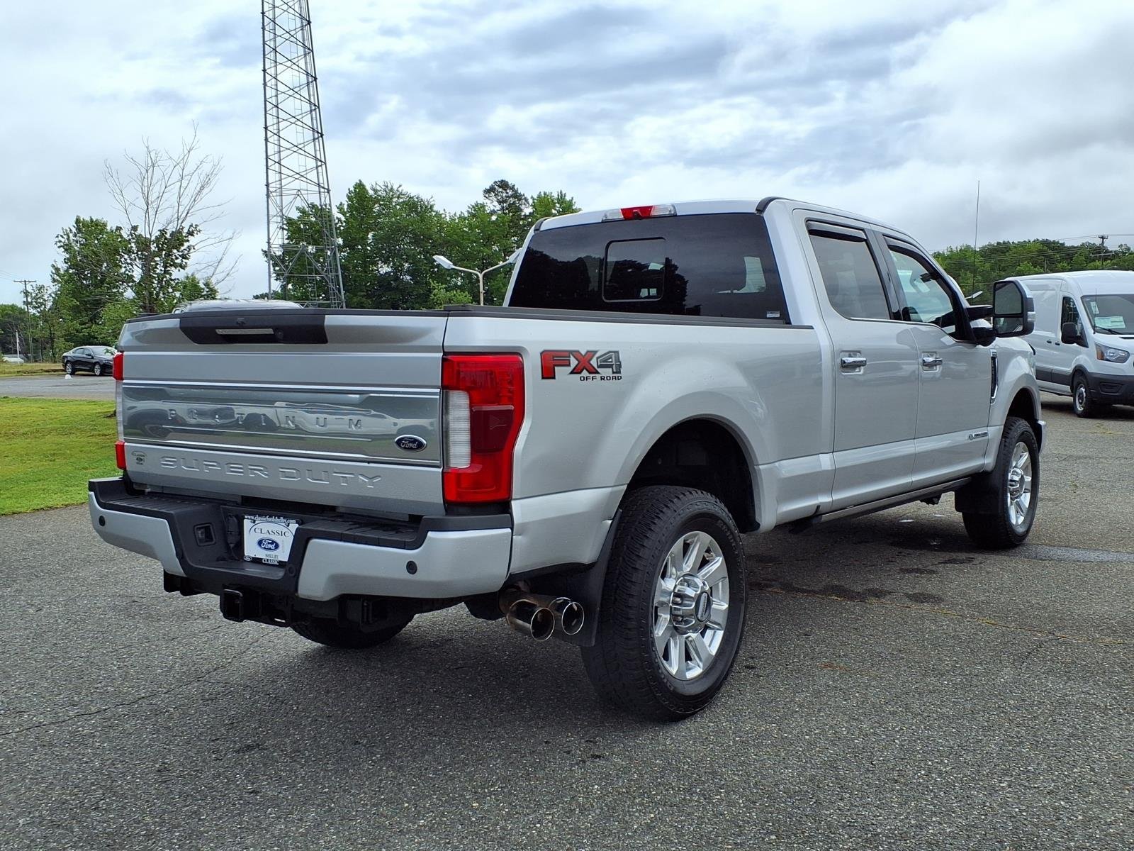 Used 2019  FORD  image 2