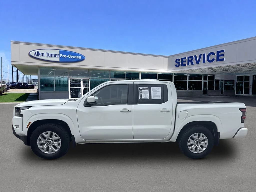 Used 2023 Glacier White Nissan SV image 5