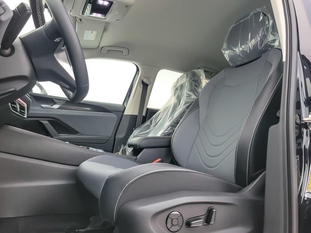 New 2026 Deep Black Pearl Volkswagen 2.0T SE image 6