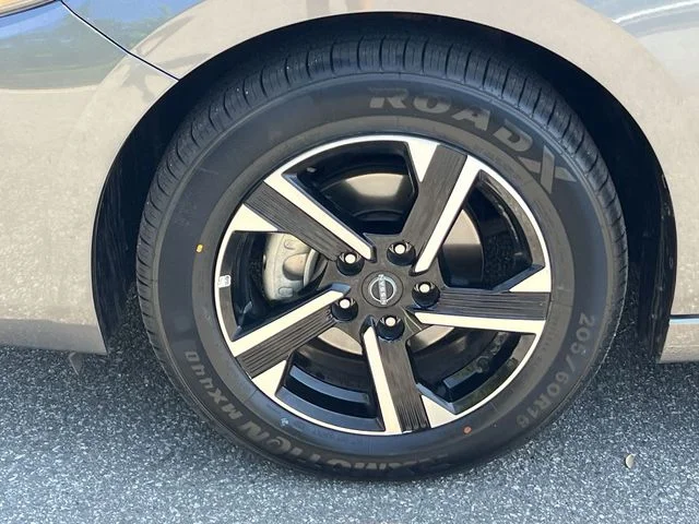 Used 2025 Gray Nissan SV image 37