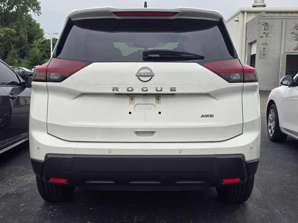 Used 2024 White Nissan S image 6