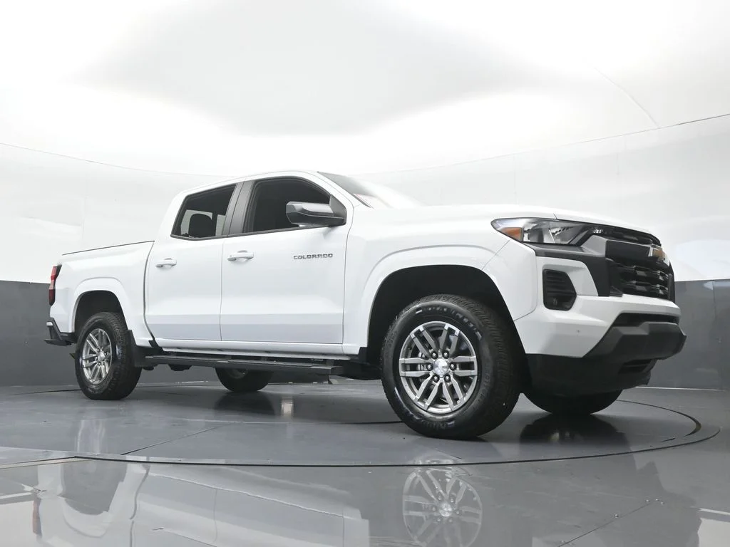 Used 2023 Summit White Chevrolet LT image 56