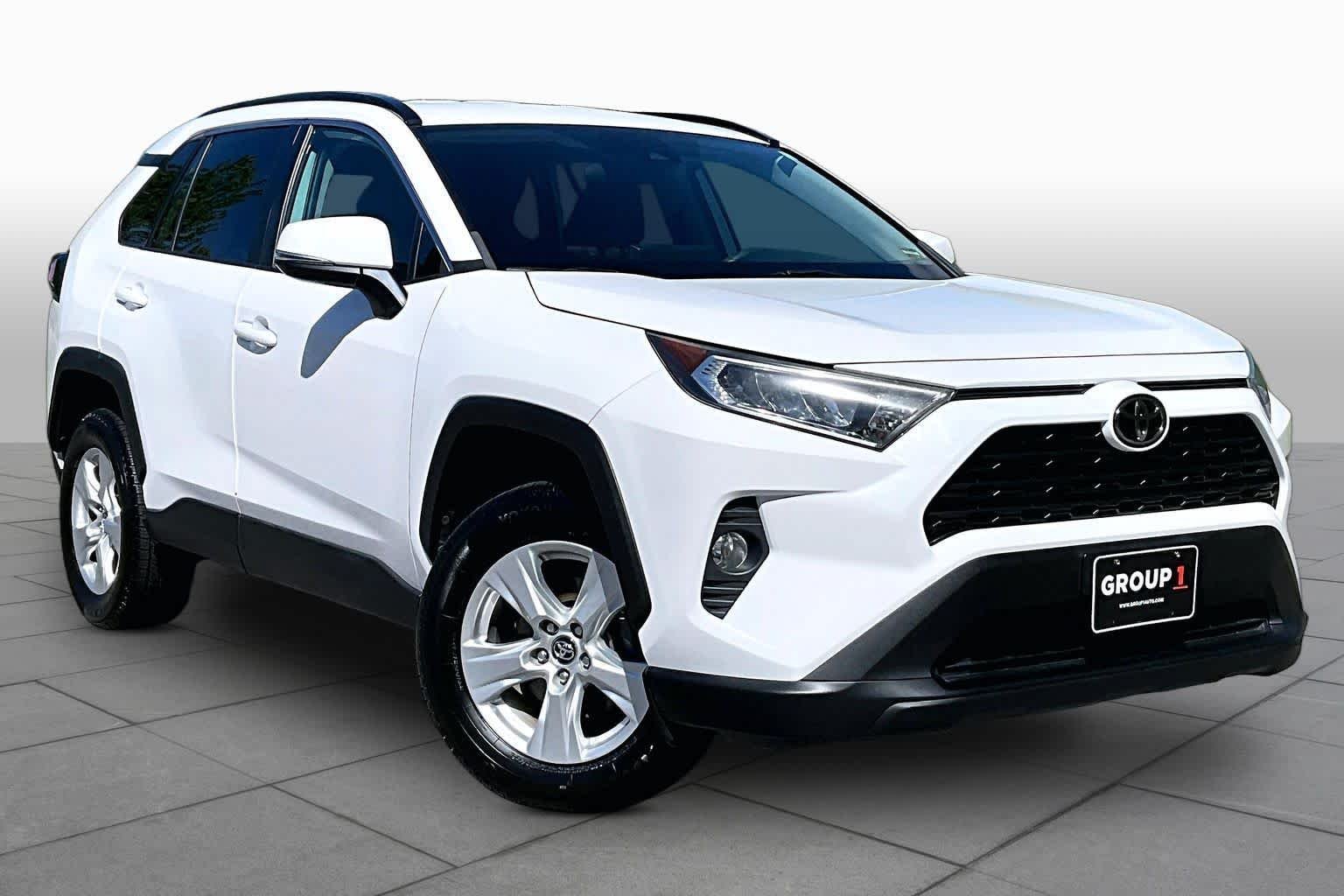 Used 2021 Super White Toyota XLE image 3