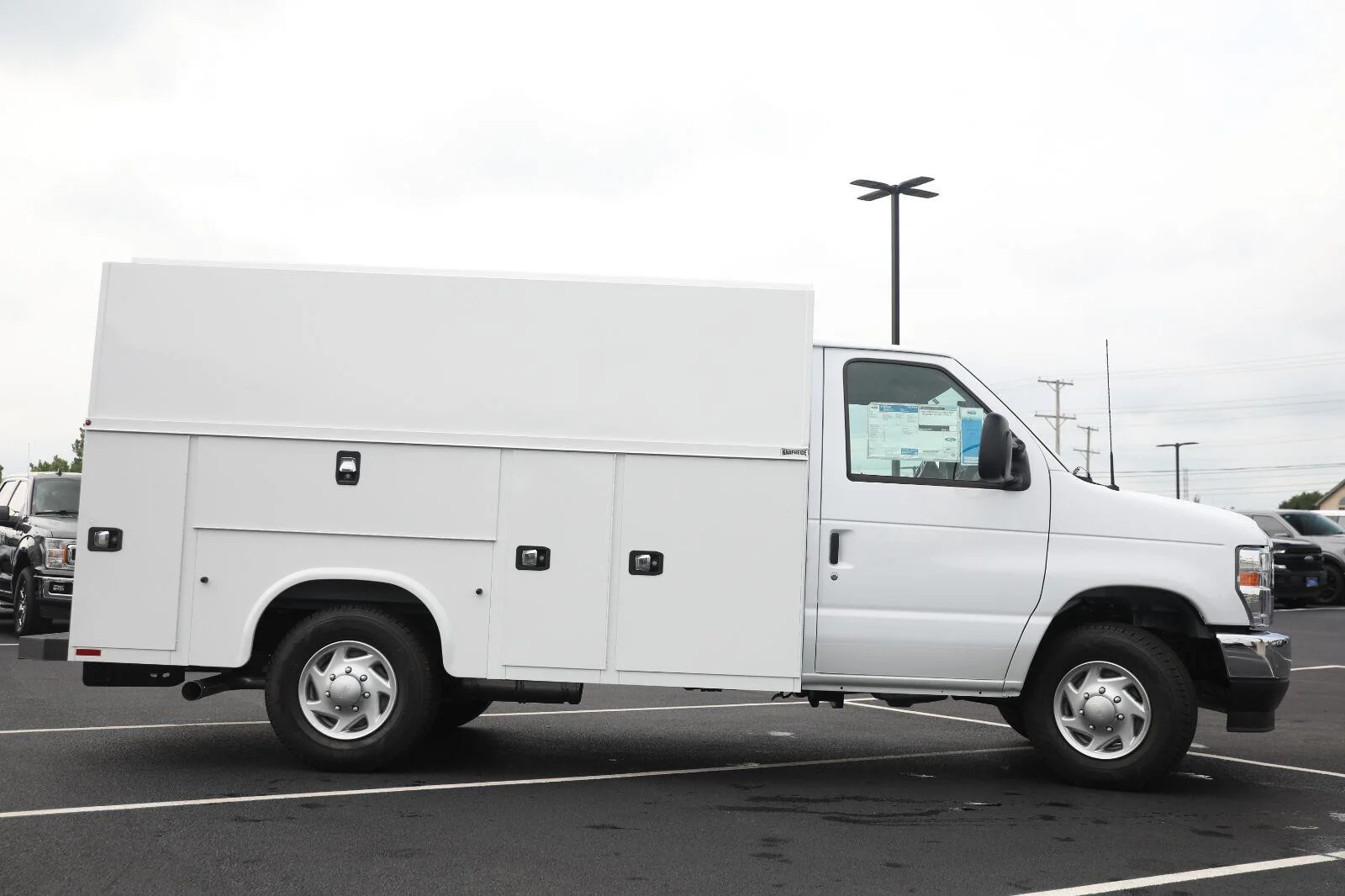 New 2027 Oxford White Ford E-350 SRW image 9