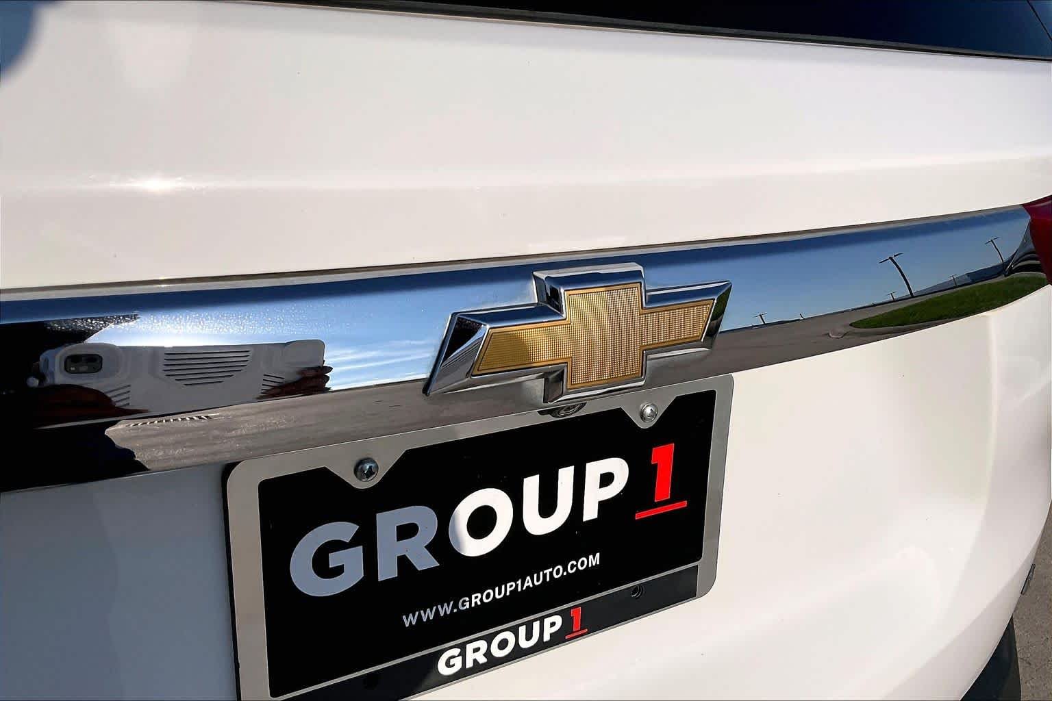 Used 2019 Summit White Chevrolet LT Cloth image 10