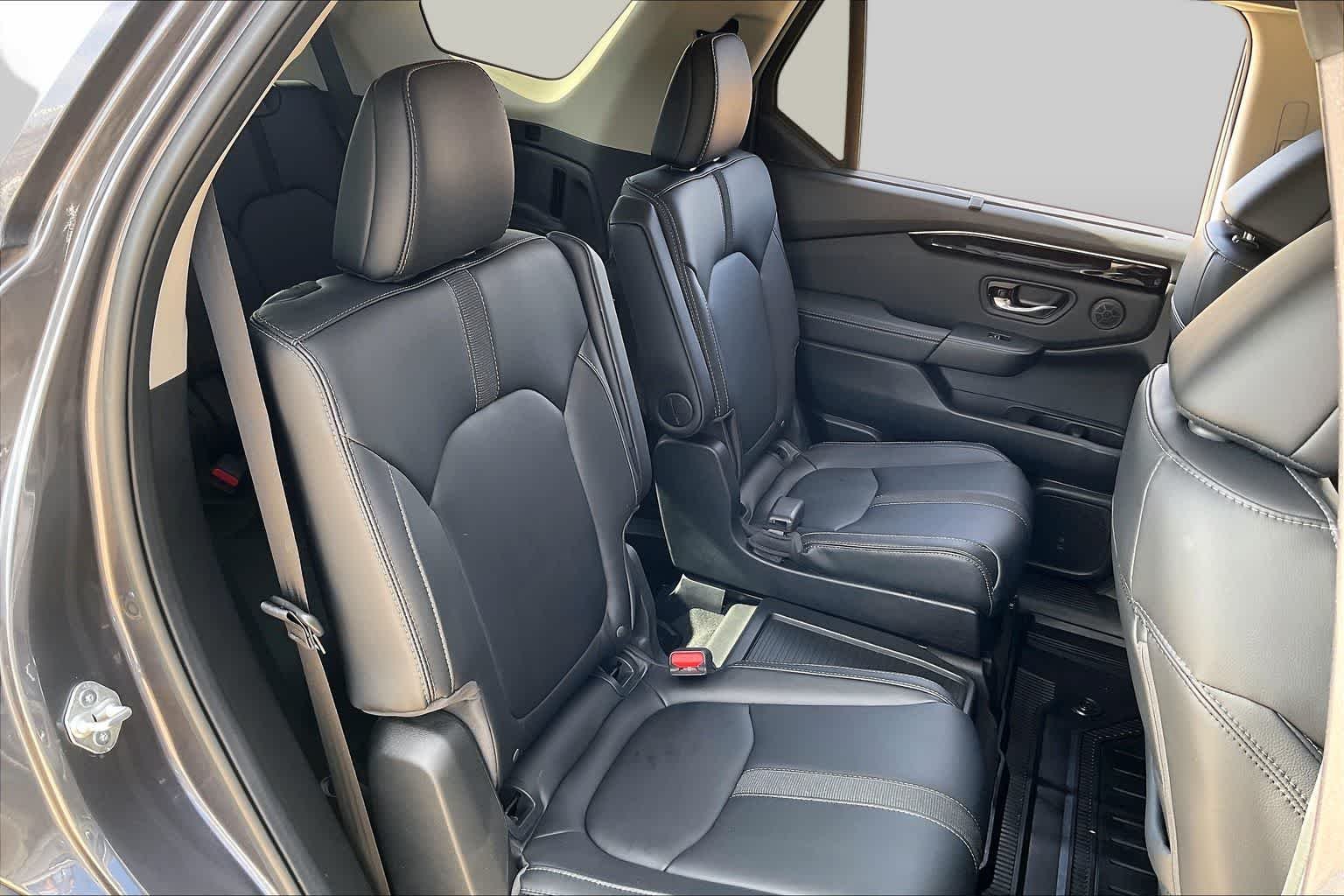 Used 2023 Modern Steel Metallic Honda EX-L 7 Passenger image 19