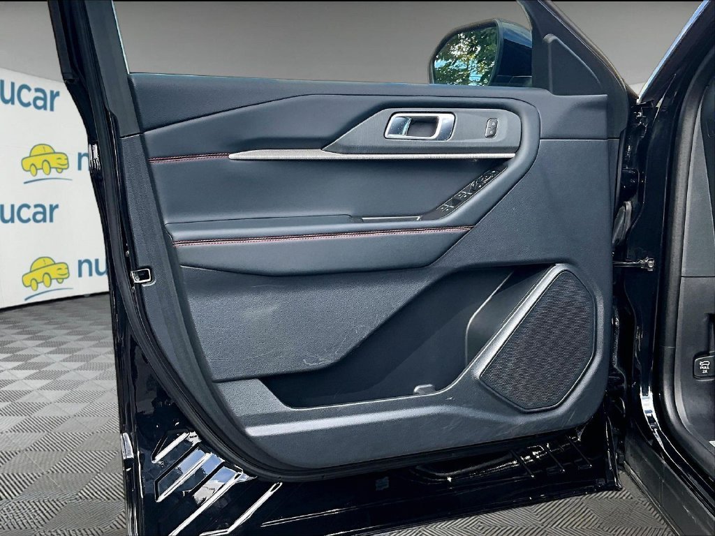 Used 2025 Black Metallic Ford ST-Line image 9