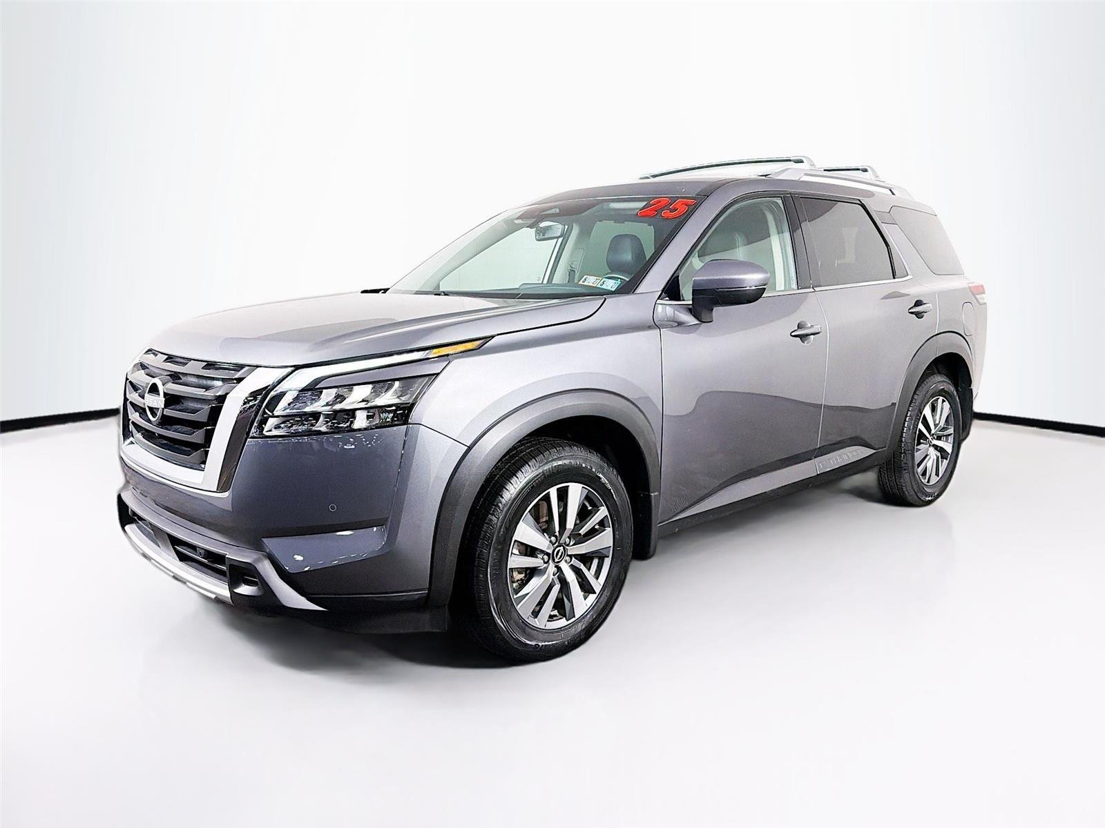 Used 2025  Nissan SL image 3
