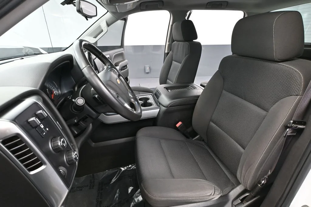 Used 2017 White Chevrolet LT image 28