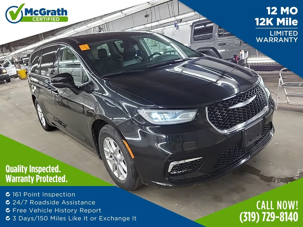 2023 Chrysler Pacifica Touring L's photo