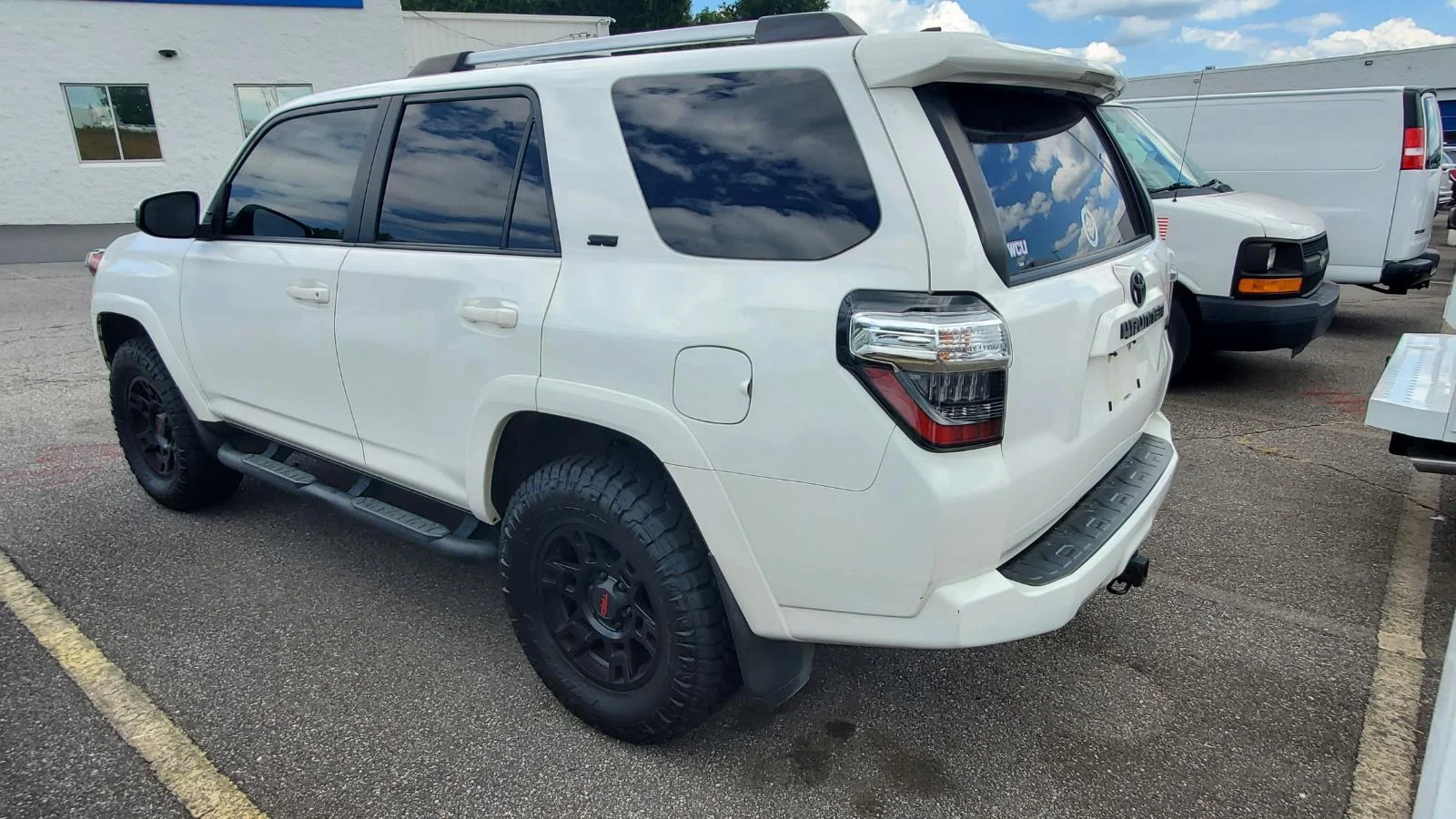 Used 2022 Super White Toyota SR5 image 8