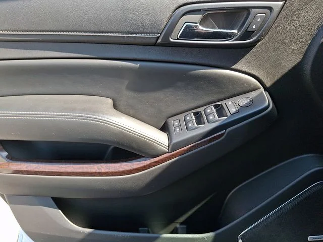 Used 2015 White GMC SLE image 16