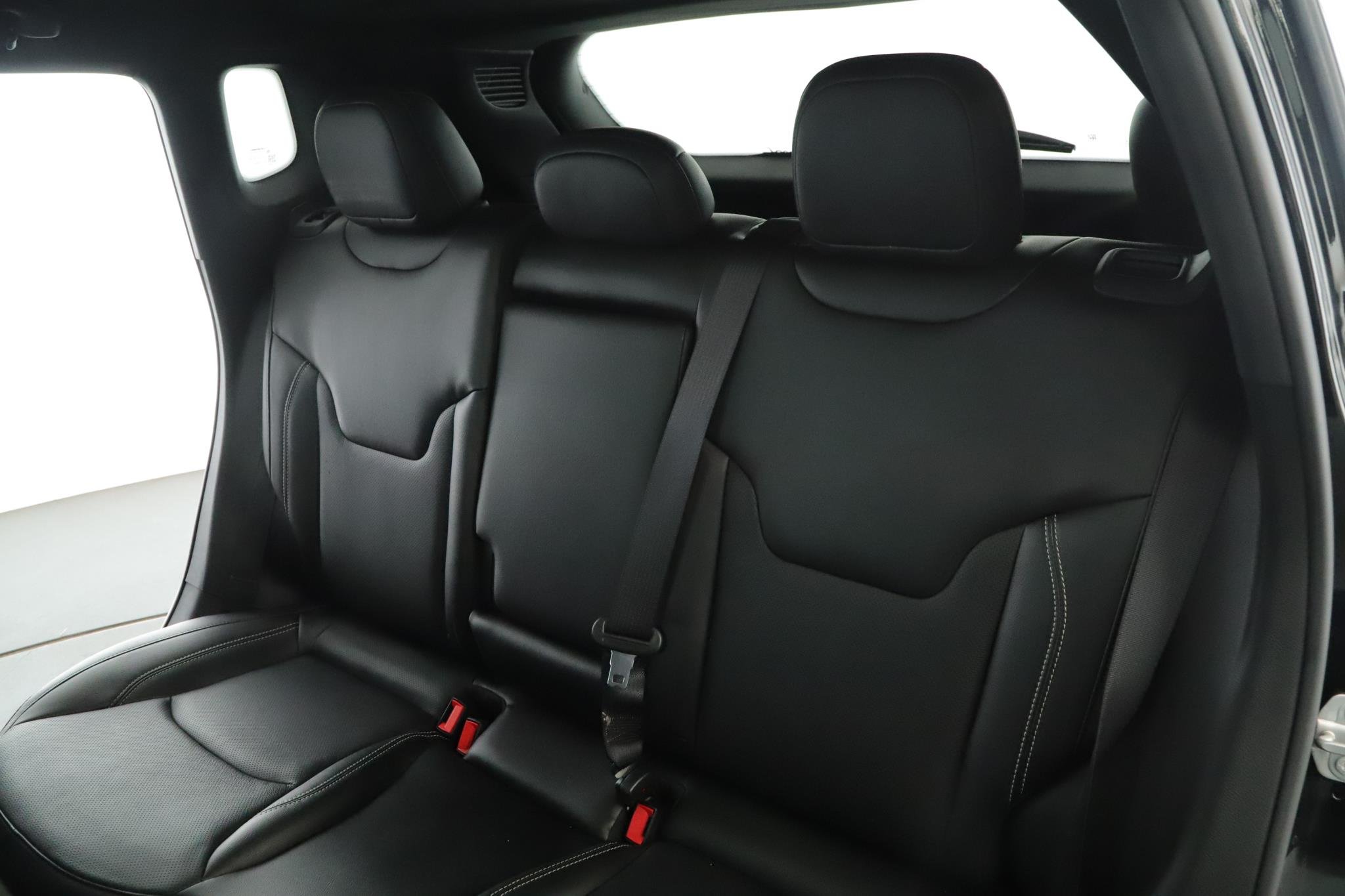 Used 2022 Diamond Black Crystal Pearlcoat Jeep High Altitude 4x4 image 6