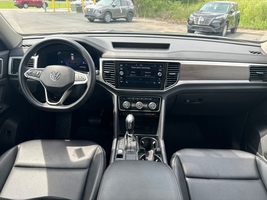 Used 2022 Silver Volkswagen 3.6L V6 SE w/Technology image 19