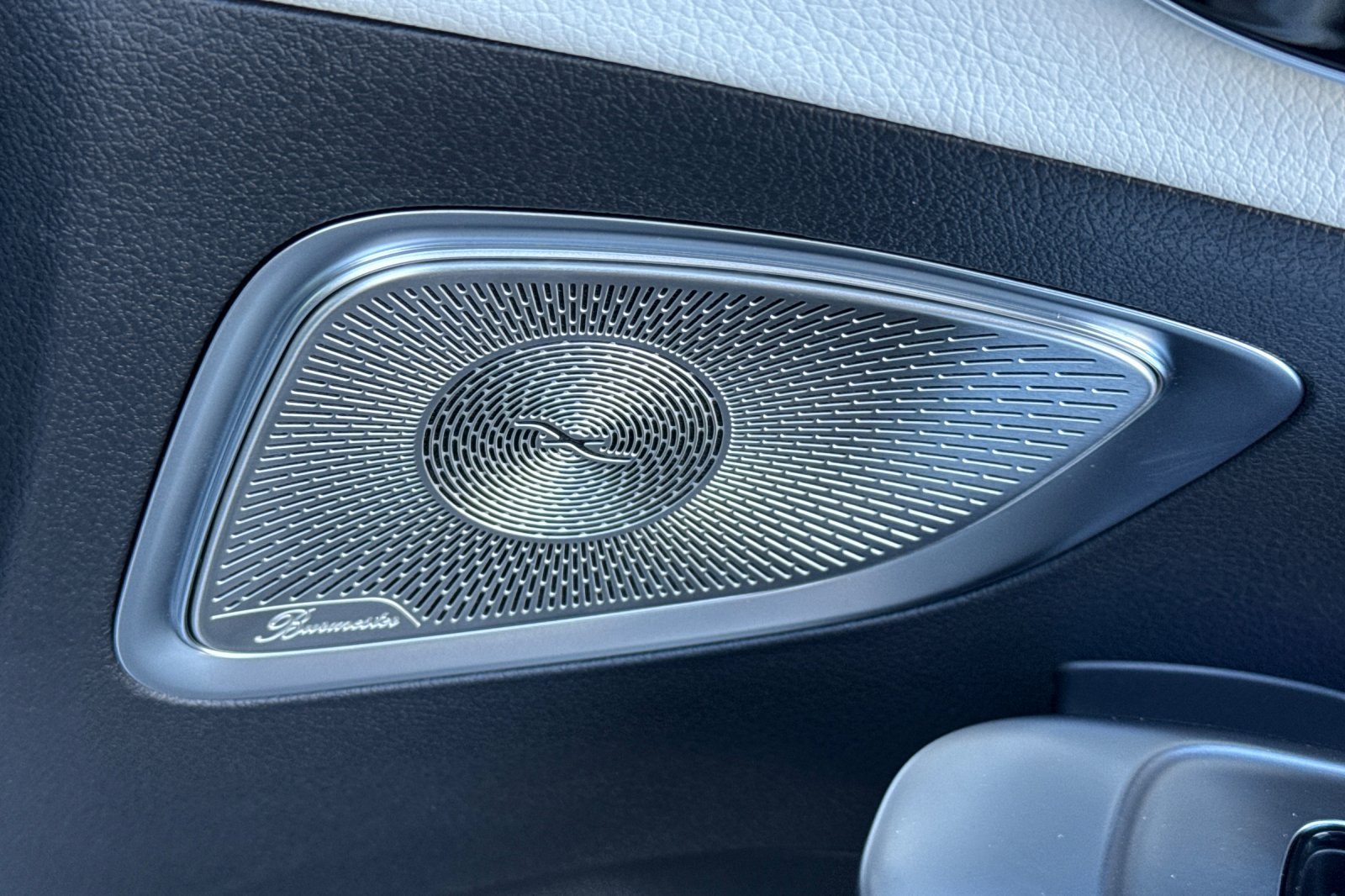 New 2026 MANUFAKTUR Alpine Grey Mercedes-Benz C 300 image 5
