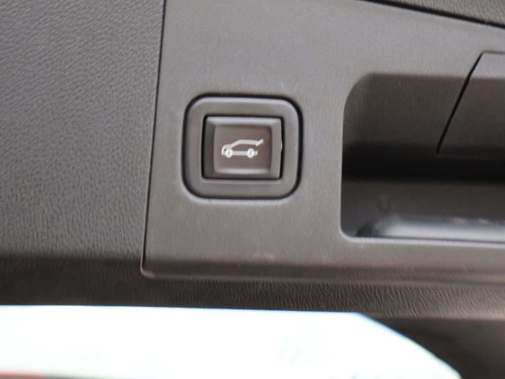 Used 2020 Red Cadillac Sport image 13