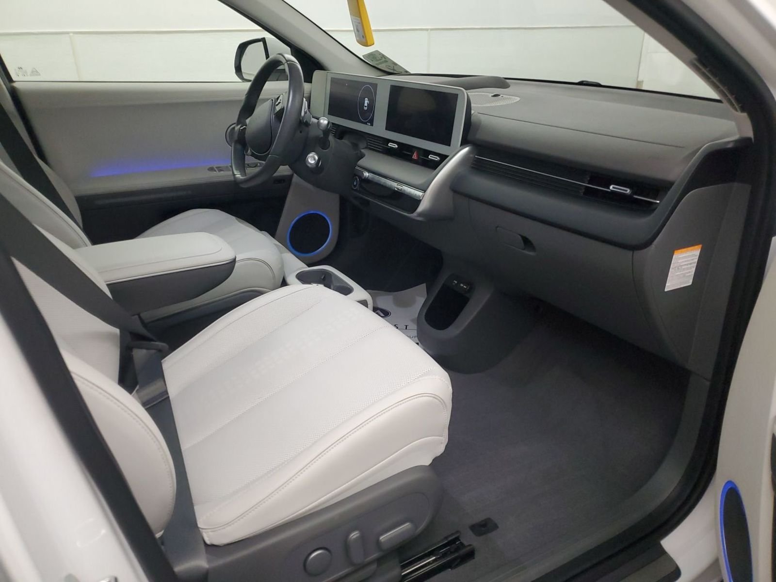 Used 2024 White Hyundai Limited image 8