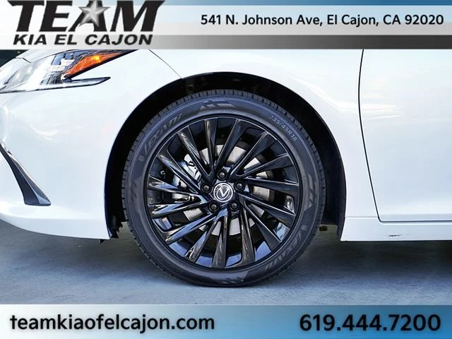 Used 2024 White Lexus 300h Ultra Luxury image 7