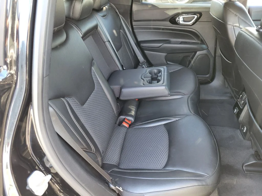 Used 2023 Black Jeep Latitude image 19