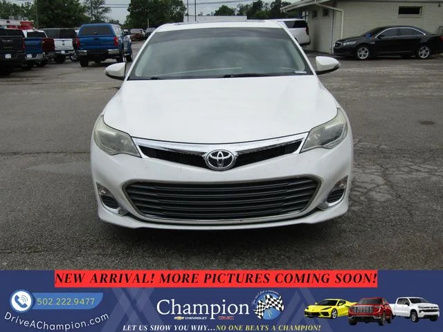 Used 2013 White Toyota XLE Premium image 2