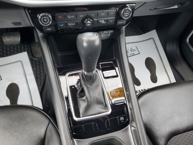 Used 2023 Silver Jeep Latitude image 19
