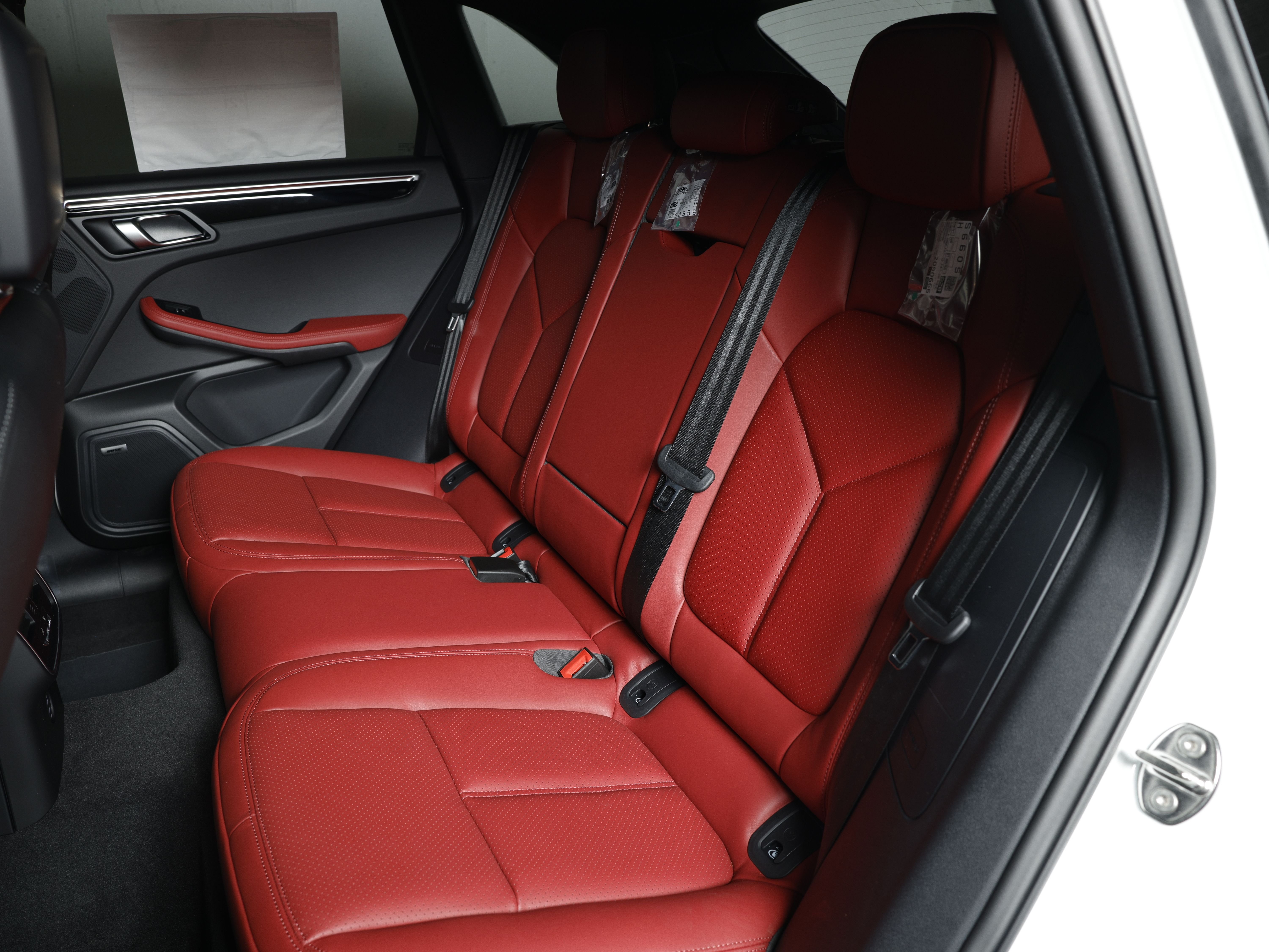 2026 Porsche Macan T - Photo 17