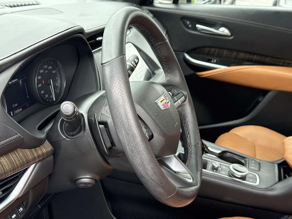 Used 2022  Cadillac Sport image 12