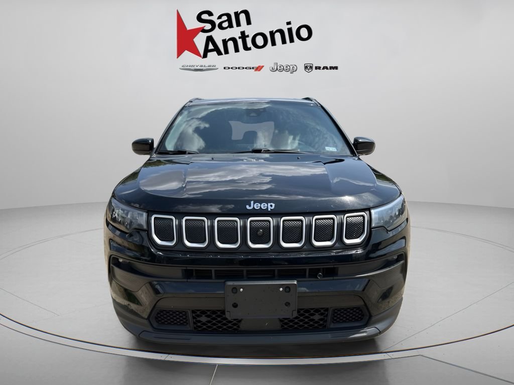 Used 2022 Black Jeep Latitude image 5