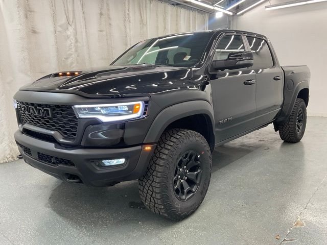 New 2026 Diamond Black Crystal Pearl-Coat Exterior Paint RAM RHO image 4
