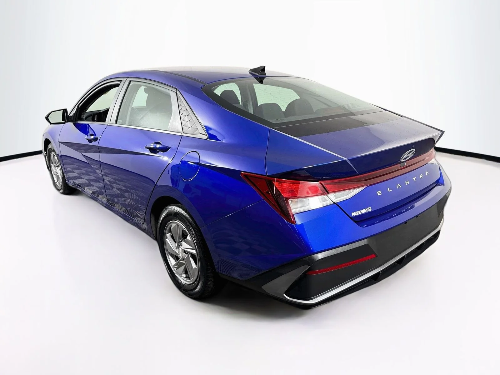 Used 2024 Blue Hyundai SE image 5