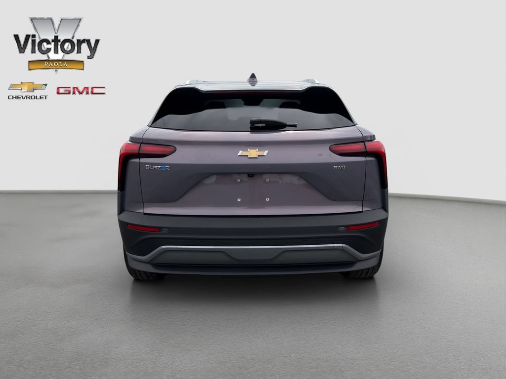 Used 2024 Galaxy Gray Metallic Chevrolet LT image 5