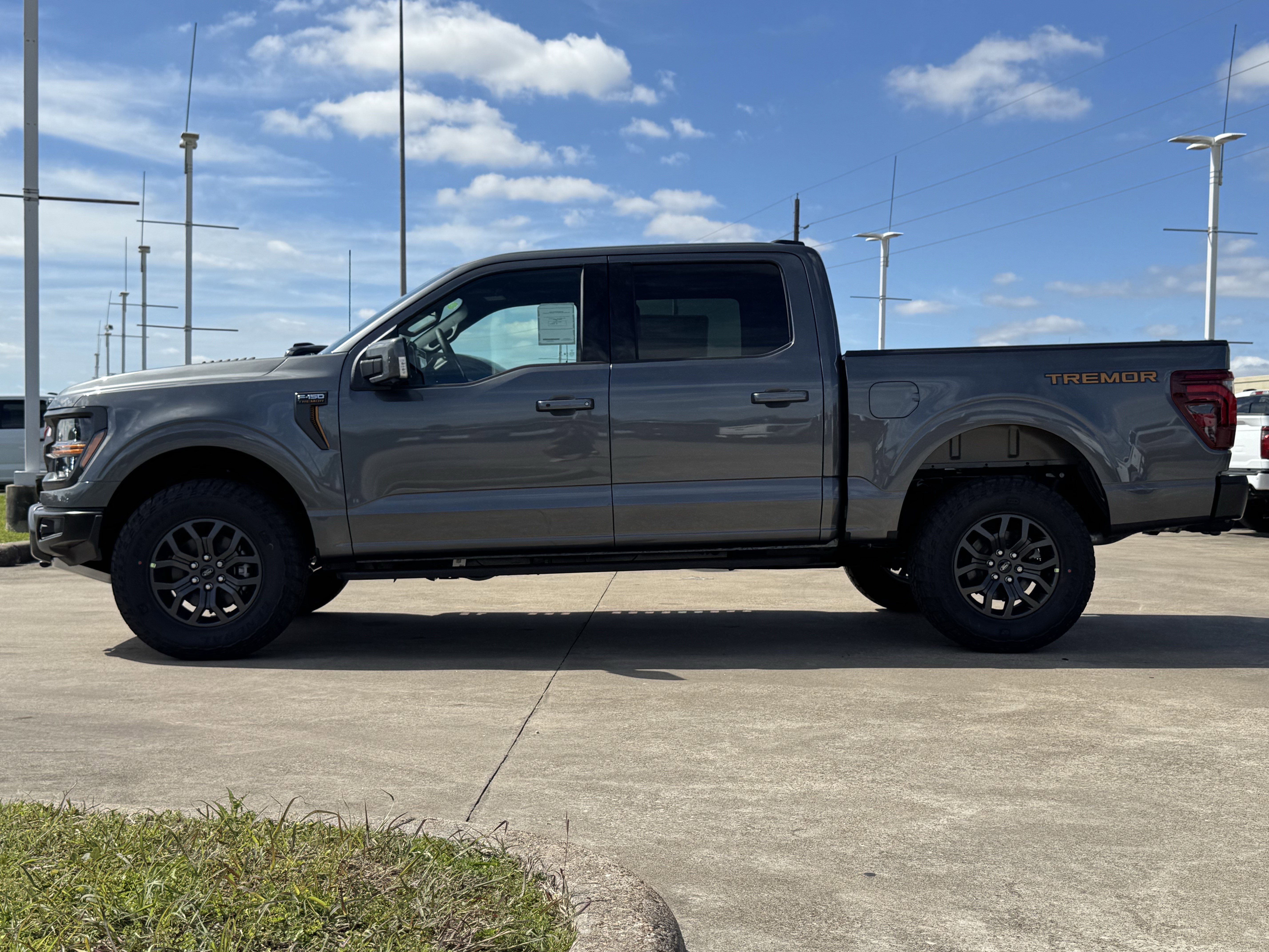 New 2026 Carbonized Gray Metallic Ford Tremor image 6