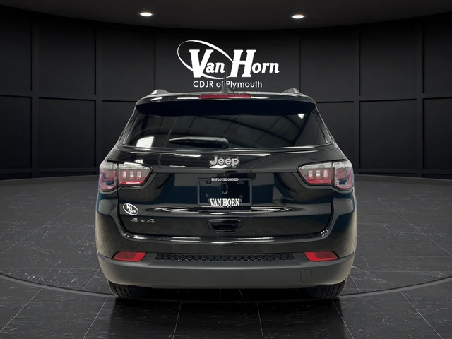 Used 2025 Diamond Black Jeep Latitude image 6