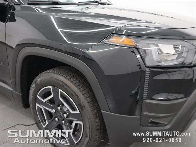 New 2026 Diamond Black Crystal Pearl-Coat Exterior Paint Jeep Limited image 23
